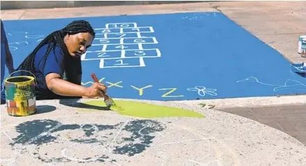  ?? KIM HAIRSTON/BALTIMORE SUN PHOTOS ?? Essence Bennett, a volunteer from East Baltimore, helps give North Bend Elementary School a new recreation space.