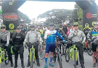  ??  ?? AYER SE CUMPLIÓ UN ciclopaseo en Cúcuta como parte de las actividade­s de celebració­n por los 127 años de la Policía Nacional. El recorrido fue encabezado por el coronel George Quintero, comandante de la Policía en Norte de Santander.