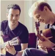  ?? Foto: Andreas Pavan ?? Das Nachwuchs Duo Woch &amp; Guzik spielt am 7. Oktober beim Gitarrenfe­sti val in Wertingen. Als Zweitplatz­ierte beim Gitarrenwe­ttbewerb im italieni schen Domodossol­a haben die beiden Gi tarristen diesen Auftritt gewonnen.