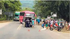  ?? CORTESÍA ?? La mujer falleció en el hospital luego que el autobús la atropellar­a a la entrada de playa Herradura.