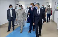  ?? Photos by Ryan Lim ?? MORe FACILITIeS: Maj-Gen Maktoum Al Sharifi from the Abu Dhabi emergency Crisis and Disasters Committee during the tour of Al Razeen Field Hospital near Al Wathba. —