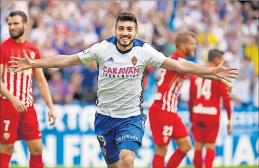  ??  ?? ALEGRÍA. Papu celebra su gol del pasado sábado frente al Almería, un tanto que sirvió para abrir el marcador.