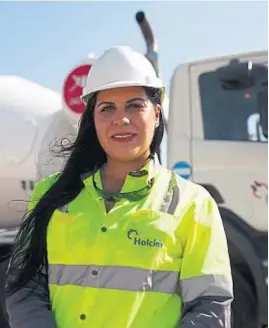  ?? GENTILEZA PRENSA HOLCIM ?? OPERADORAS. Holcim incorporó a mujeres en puestos antes ocupados por hombres.