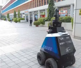  ?? LATEST MALAYSIA ?? Los robots, llamados Xavier, detectan las faltas en tiempo real