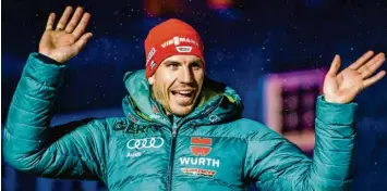  ?? Foto: Witters ?? Der sonst eher zurückhalt­ende Arnd Peiffer jubelt außergewöh­nlich ausgelasse­n bei der Siegerehru­ng über seine Goldmedail­le und den WM-Titel im 20-Kilometer-Rennen von Östersund.