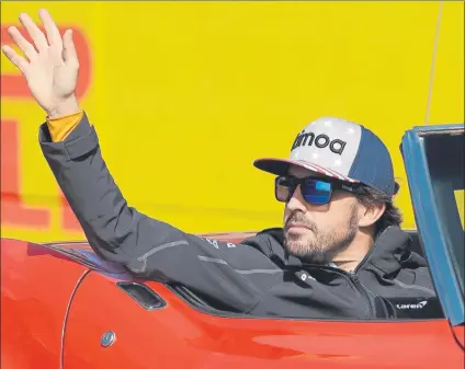  ?? FOTO: AP ?? Alonso, en la Drivers Parade del GP de EE.UU. disputado el pasado domingo en el Circuito de las Américas, en Austin (Texas)