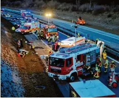  ??  ?? Bei einem Unfall auf der B17 sind am gestrigen Nachmittag ein Mann und eine Frau schwer verletzt worden.