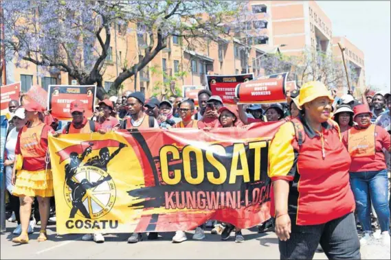  ?? Photos: Frennie Shivambu/gallo Images & Ihsaan Haffejee/afp ?? Political players: The Cosatu national protest on 6 October in Pretoria (above). Former president Jacob Zuma (left) waves to supporters after a press briefing in Soweto on 16 December where he drove a new split in the ruling ANC by calling for a boycott of the party in next year’s elections.