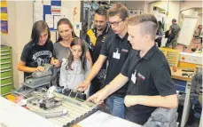  ?? FOTO: SIMON SCHNEIDER ?? Bei Chiron gab es bei der Nacht der Ausbildung auch einen Blick in die Lehrwerkst­att.