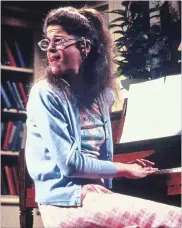  ??  ?? Gilda as her SNL character, Lisa Loopner