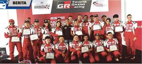  ??  ?? Seramai 24 pelumba yang layak menerima petauliaha­n Sekolah Perlumbaan Vios Challenge sempena Festival Toyota GAZOO Racing (TGR).