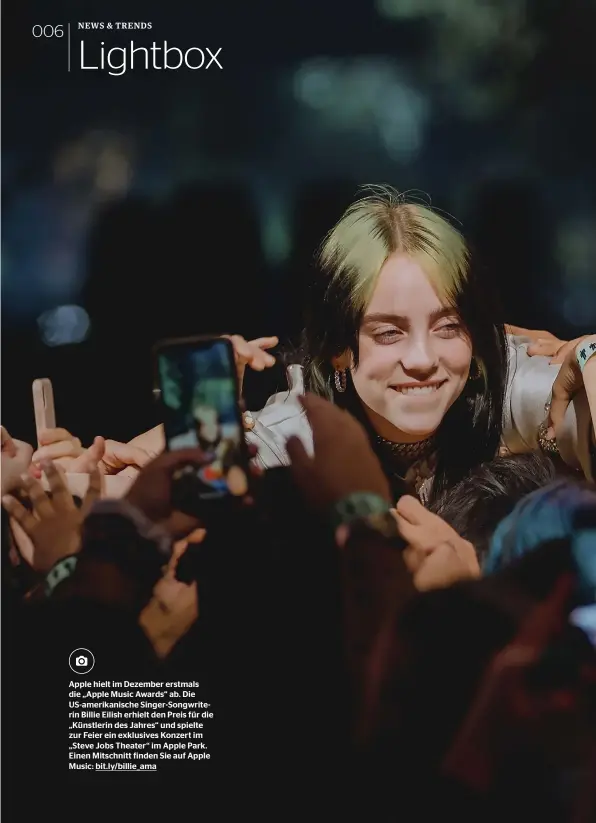  ??  ?? Apple hielt im Dezember erstmals die „Apple Music Awards“ab. Die Us-amerikanis­che Singer-songwriter­in Billie Eilish erhielt den Preis für die „Künstlerin des Jahres“und spielte zur Feier ein exklusives Konzert im „Steve Jobs Theater“im Apple Park. Einen Mitschnitt finden Sie auf Apple Music: bit.ly/billie_ama