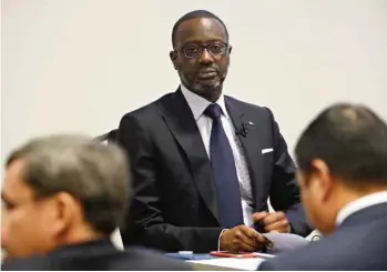  ?? (ARND WIEGMANN/REUTERS) ?? Tidjane Thiam présente les résultats de Credit Suisse au troisième trimestre. Le directeur a dû répondre à des questions sur la filature ratée d’Iqbal Khan.