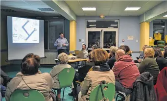  ??  ?? Les habitants du Cap Blanc ont été invités à s’exprimer quant aux travaux prévus dans leur quartier.