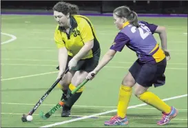  ??  ?? TUSSLE: Kendra Clark of Nhill Thunderbir­ds, right, attempts to steal the ball from Naomi Kuhnell of Dimboola Roos. Picture: SIMON KING