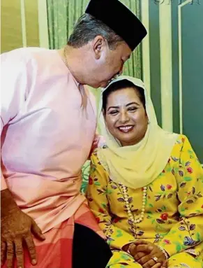 ??  ?? Sultan Ibrahim giving a loving kiss to Raja Zarith Sofiah during a Hari Raya Aidilfitri celebratio­n at Istana Pasir Pelangi in Johor Baru on March 14, 2017.