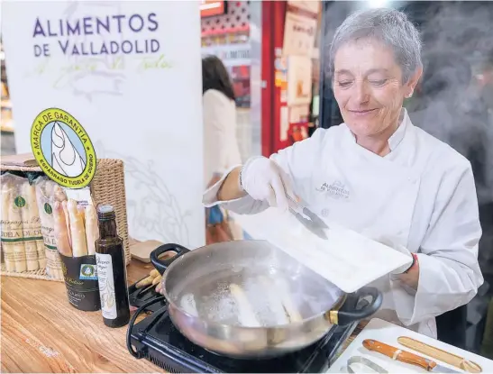 ?? FOTOS: DAVID JAR ?? La verdura fue preparada en vivo desde el mercado madrileño