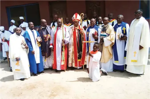  ??  ?? Canon Chuks Ndubuisi (left); Ven. Stephen Edem; Ven P.U. Opara (JP); Rt. Rev. I. U Akpojotor, Bishop of Edo/delta/bayelsa Diocese of Christ Army Church of Nigeria; Rt. Rev Japhet Iheanyichu­kwu Opara, Bishop of Lagos West Diocese of Christ Army Church of Nigeria; Ven. A.A Amadi; Ven. Gilbert Nkanta Essien; Ven. A. Effiong; Canon Isaac Ndukwe and other priests, during the 10th anniversar­y celebratio­n of the diocese at its headquarte­rs in Ijankin, Lagos.