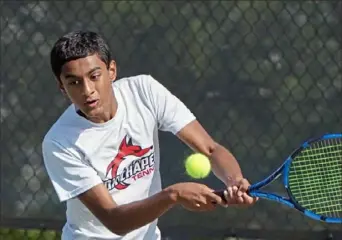  ?? Alexandra Wimley/Post-Gazette ?? Fox Chapel’s Ananth Kashyap returns the ball during his match against Shady Side Academy’s Chase Hartman in the WPIAL Class 3A team final Wednesday.