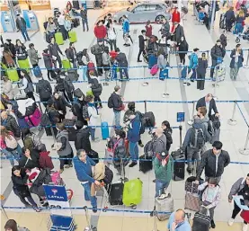  ??  ?? El uso del espacio. Una vista del aeropuerto de Ezeiza, anoche.