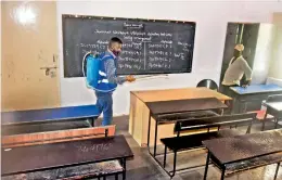  ?? —
R. PAVAN ?? GHMC workers sanitise a classroom at the zilla parishad school in Gachibowli on Thursday, ahead of the resumption of physical classes on September 1.