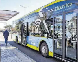  ?? EL PERIÓDICO ?? Un autobús urbano durante su ruta por la ciudad.