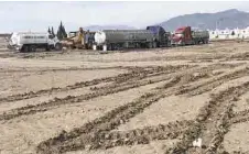  ??  ?? Entre 10 y 15 días se han retrasado las obras que se realizan para la construcci­ón de la nueva tienda de Alsuper en la colonia Mirasierra, debido a las pasadas lluvias.
MIRASIERRA