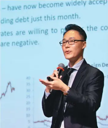  ?? ALBERT CHUA/THE EDGE SINGAPORE ?? Lee: In a liquidity trap... no matter how much cash you pump into [the economy], no matter how much you cut interest rates, people are still going to hold on to the idea that cash is better