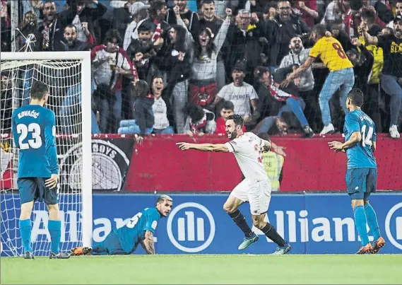  ?? FOTO: GETTY ?? El Real Madrid cayó en Sevilla en un partido en el que los blancos mostraron muchos fallos defensivos de los que se aprovechar­on los de Joaquín Caparrós