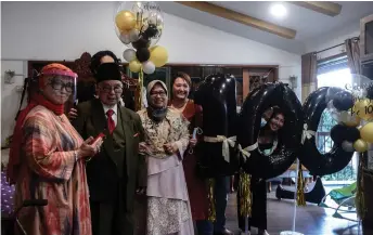  ?? Bernama photo ?? Bahrum (second left) with his children and grandchild­ren during his 100th birthday celebratio­n on Saturday. —