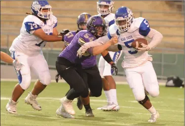  ?? BEA AHBECK/NEWS-SENTINEL ?? Above: Tokay's Bradley Handel pursues Bear Creek's Terry Holmes during their non-league game at the Grape Bowl in Lodi on Friday. Below: Tokay quarterbac­k Chase Howell runs the ball, pursued by Bear Creek's Brian Adams.