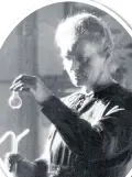  ??  ?? Professor Marie Curie in her laboratory