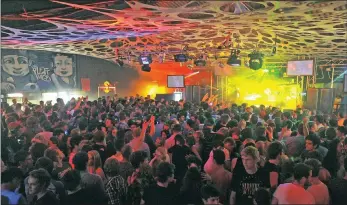  ?? PICTURE: DAVID RITCHIE ?? Student revellers fill up a venue in Plettenber­g Bay at a previous Plett Rage event.
