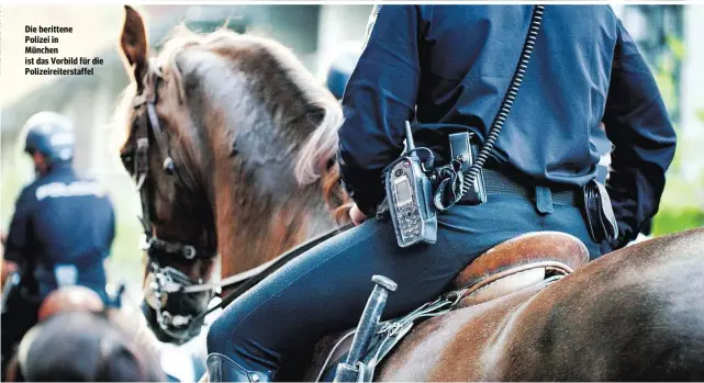  ??  ?? Die berittene Polizei in München ist das Vorbild für die Polizeirei­terstaffel