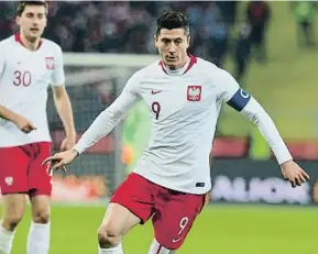  ?? NURPHOTO / GETTY ?? Lewandowsk­i es el máximo goleador histórico de las águilas y batió, con 16 tantos, el récord europeo de goles en una fase de clasificac­ión