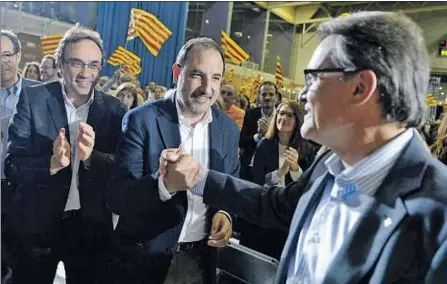  ?? ALEX GARCIA. ?? Artur Mas mantuvo la tradición y, junto a Ramon Espadaler, abrió campaña en Barcelona