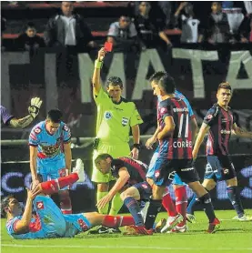  ??  ?? A jugar. La final 12/13 San Lorenzo-Arsenal. Los de Boedo van el lunes.