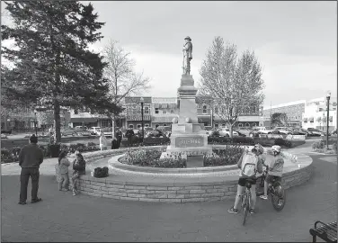  ?? NWA Democrat-Gazette/MICHAEL WOODS • @NWAMICHAEL­W ?? People hang out Friday around the fountain on the Bentonvill­e square. Recent developmen­t of Bentonvill­e’s city center has become a focal point for new growth for businesses and residentia­l areas.