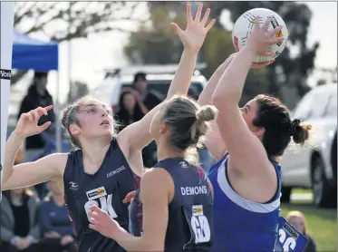  ??  ?? CLOSE QUARTERS: Horsham’s Victoria Taylor guards Minyipmurt­oa’s Kirby Knight during a Wimmera Netball Associatio­n qualifying final in Horsham. Picture: PAUL CARRACHER