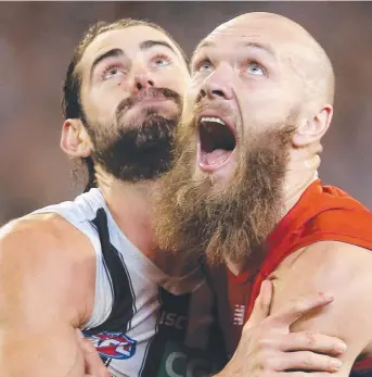  ?? Picture: MICHAEL KLEIN ?? GOING TO BATTLE: Brodie Grundy and Max Gawn face off again today.