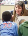  ?? H John Voorhees III / Hearst Connecticu­t Media ?? Second-grade teacher Kathy Hamilton works with students at Ellsworth Avenue Elementary School in Danbury.