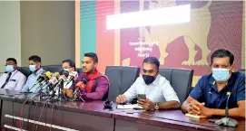  ?? PIC BY KITHSIRI DE MEL ?? Sports Minister Namal Rajapaksa addressing the National Sports Update press conference alongside NSC chairman Mahela Jayawarden­e, Kumar Sangakkara and Julian Bolling in addition to ministry officials