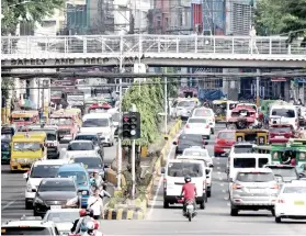  ?? SUNSTAR FOTO / ALEX BADAYOS ?? BOULEVARD OF MISERY. The traffic enforcer (in white shirt) feels helpless as vehicles pile up along Osmeña Boulevard in Cebu City after the malfunctio­n of the traffic light system on Tuesday, Aug. 13, 2019. The City plans to replace the decades-old traffic system with a modern technology that it thinks can help solve traffic congestion.