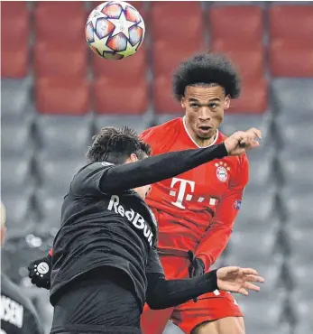  ?? FOTO: SVEN HOPPE/DPA ?? Flügelspie­ler trifft per Kopf: Bayerns Leroy Sané erzielte das 3:0.