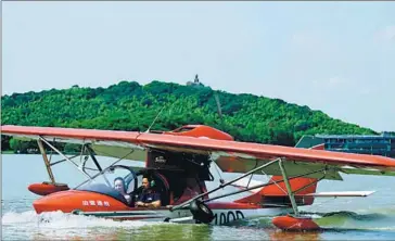  ?? PHOTOS PROVIDED TO CHINA DAILY ?? Participan­ts try out driving a glider at the opening ceremony of the first AirCarniva­l in Sheshan, Shanghai.