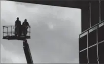  ?? THE CANADIAN PRESS FILE PHOTO ?? Workers rise in a lift at the Vancouver Shipyard. Statistics Canada said Friday the Canadian economy added 48,300 net new jobs in January.