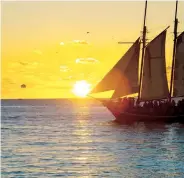  ??  ?? Atardecer en Mallory Square, en Key West.