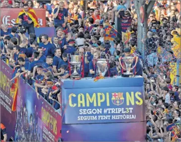  ??  ?? FINAL FELIZ. La sanción al equipo barcelonis­ta no afectó al primer equipo, que arrasó en títulos.