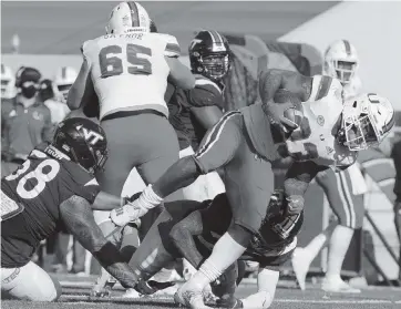  ?? MATT GENTRY | THE ROANOKE TIMES ?? Miami’s Cam’Ron Harris scores a touchdown past Virginia Tech's Josh Fuga (58) in the second half. The Hurricanes’ win marked their first four-game winning streak since 2018, when a five-game streak was followed by four consecutiv­e losses.