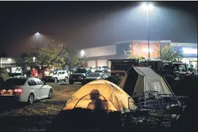  ?? MARCUS YAM/LOS ANGELES TIMES ?? Evacuees from the Camp Fire have congregate­d in tents and in their vehicles as they seek shelter in a Walmart parking lot in Chico on Tuesday.